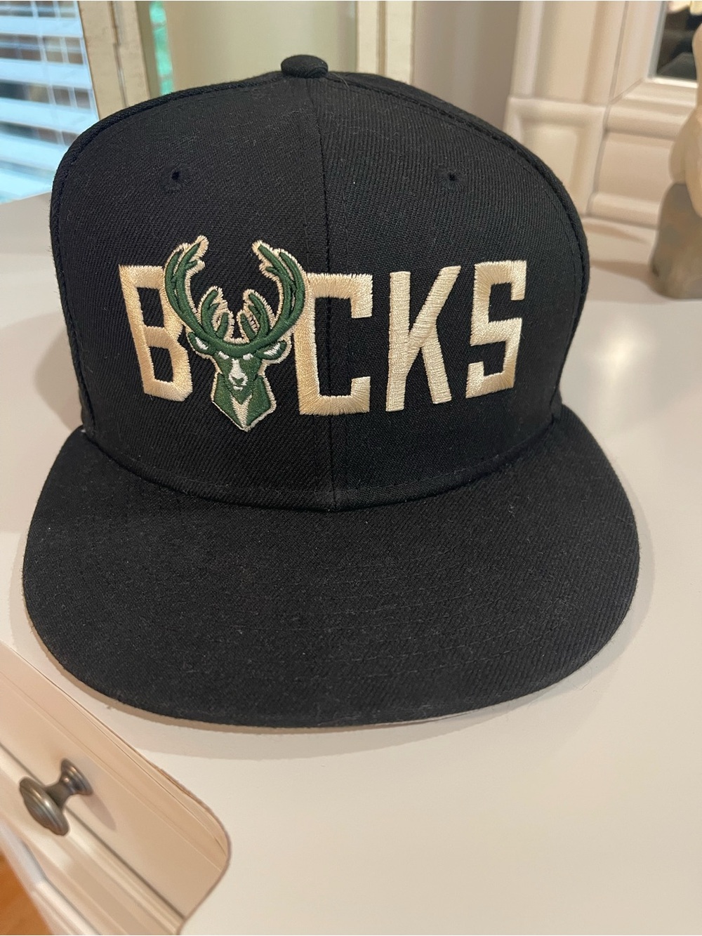 Milwaukee Bucks Black Mens Snapback Hat